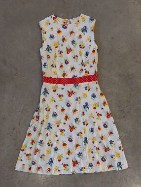 Vintage White Floral A-Line Dress with Red Polka Dot Waist